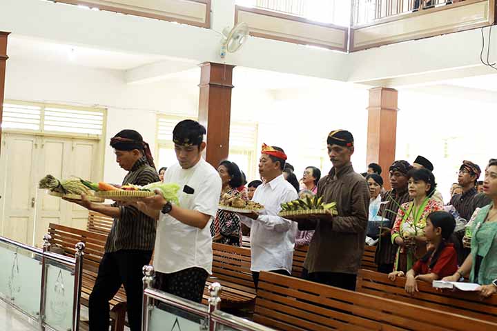 galeri, Riyaya Unduh-Unduh Tahun 2024 di GKJ Induk, gereja kristen jawa, gkj, gkj baki, gereja kristen jawa baki, baki, sukoharjo, gkj klasis sukoharjo, klasis sukoharjo, klasis, sinode gkj, sinode 